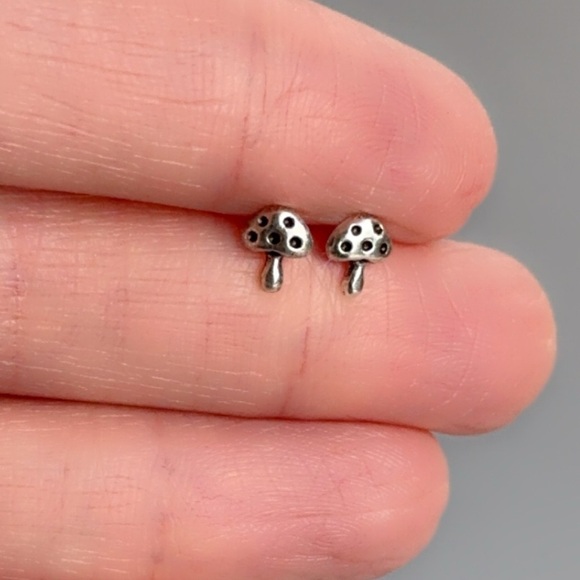 Sterling Silver Mushroom Ear Stud - Picture 4 of 8